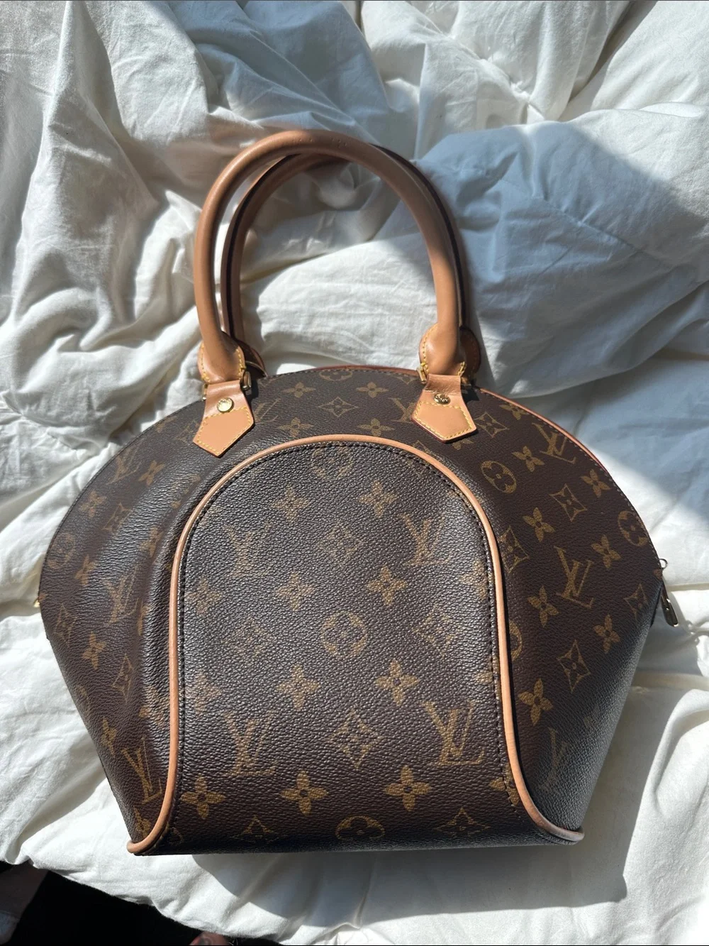 Louis buitton Ellipse PM purse (clam style)